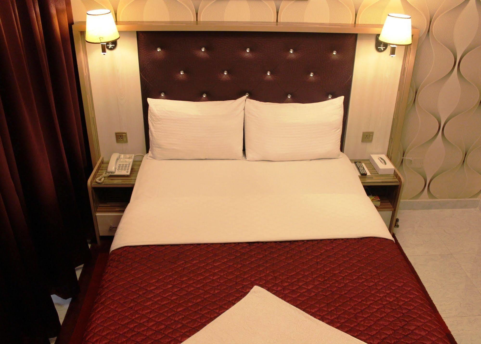 Sutchi Hotel Dubai Exterior foto